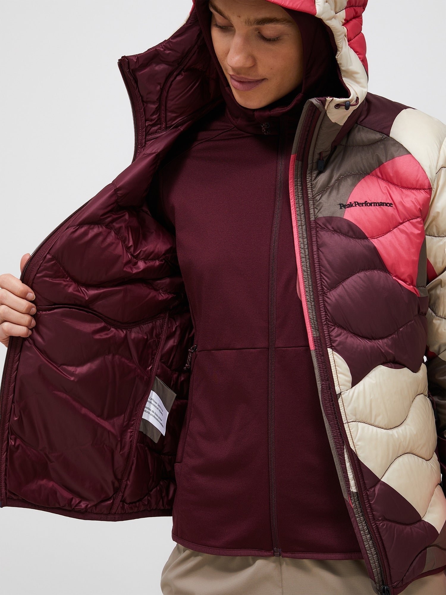 Peak Performance Helium AOP Down Hood Jacket Women G80861 020 