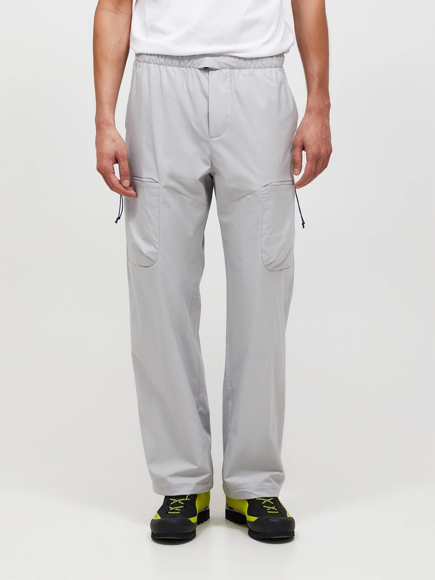Peak Performance outdoor cargo pants men G80108 050 